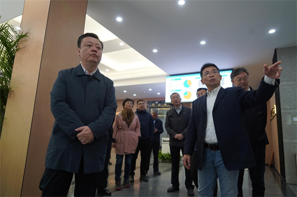专家组进行实地走访2 专家组进行实地走访2