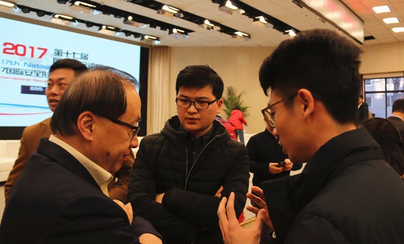 与会专家与现场听众深入交流 唐宇轩摄 与会专家与现场听众深入交流 唐宇轩摄
