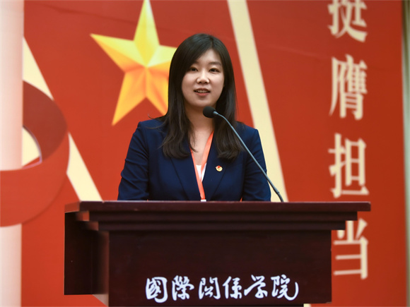 主持照片 主持照片