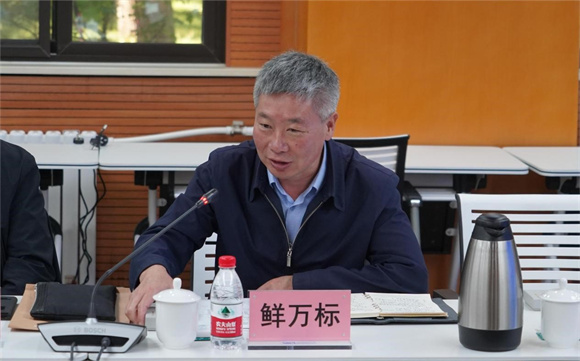 北京市教委学校后勤处副处长鲜万标主持验收工作会 北京市教委学校后勤处副处长鲜万标主持验收工作会