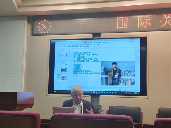 刘志贤先生为训练营学员授课 刘志贤先生为训练营学员授课