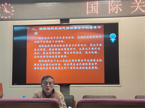 郑启荣教授为训练营学员授课 郑启荣教授为训练营学员授课