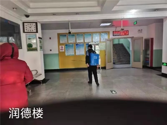 每天定时对学生宿舍进行消毒处理.webp 每天定时对学生宿舍进行消毒处理.webp