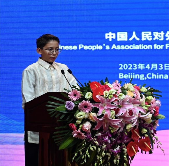菲方青年代表卢卡斯发言 菲方青年代表卢卡斯发言