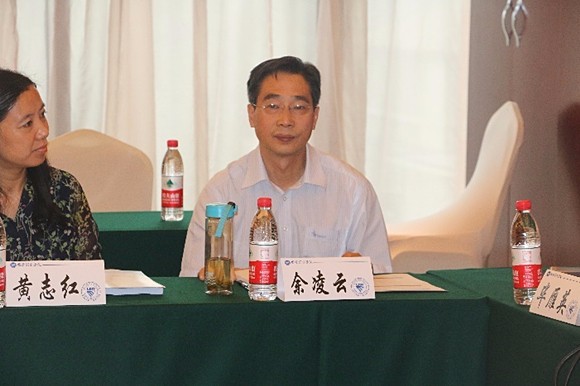 3清华大学法学院余凌云副院长主持第一单元研讨 3清华大学法学院余凌云副院长主持第一单元研讨