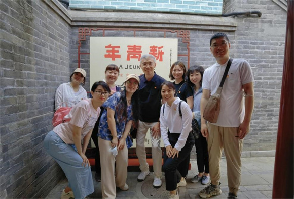 在《新青年》编辑部旧址(陈独秀旧居)参观学习 在《新青年》编辑部旧址(陈独秀旧居)参观学习
