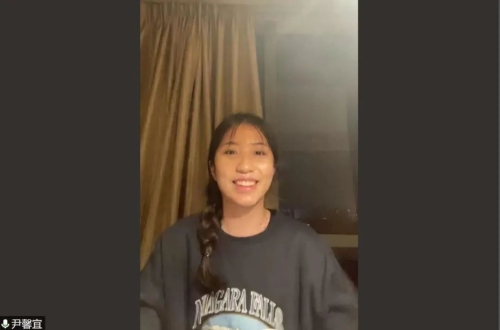 志愿者代表尹馨宜发言 志愿者代表尹馨宜发言